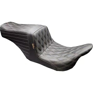 テールホイップアップ フロント シート - ダイヤモンド w/栗糸 - FL '08-'23 LKU-587DD-CHET Tailwhip Up Front Seat - Diamond w/ Chestnut Thread - FL '08-'23 LKU-587DD-CHET 【並行輸入品】｜カスタムパーツ WORLD倉庫