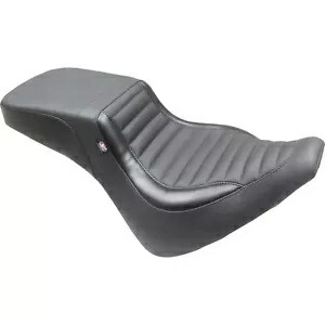 スクエアバック シート - ブラック - タックンロール - ブレイクアウト '18-'21 76006 Squareback Seat - Black - Tuck-n-Roll - Breakout '18-'21 76006 【並行輸入品】