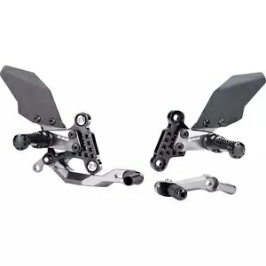 ヤマハ XSR 900/MT-09 用調整可能なリアセット - ブラック/クローム AS31GT3-Y15-B Adjustable Rearset for Yamaha XSR 900/MT-09 - Black/Chrome AS31GT3-Y15-B 【並行輸入品】