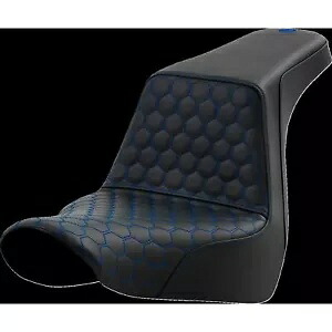 ステップアップシート - ハニカム - ブルーステッチ - FL/FX '18-'23 A818-29-177BLU Step-Up Seat - Honeycomb - Blue Stitching - FL/FX '18-'23 A818-29-177BLU 【並行輸入品】