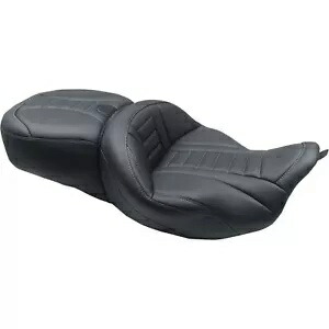 ワンピース デラックス ツーリング シート - ブラック/メタル ステッチ オープン ボックス 79006GM One-Piece Deluxe Touring Seat - Black/Metal Stitching OPEN BOX 79006GM 【並行輸入品】