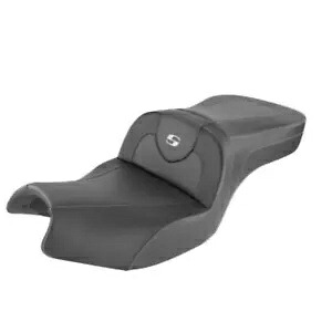 Saddlemen ロードソファシート - カーボンファイバー - インディアン用ブラック I20-06-185 Saddlemen Road Sofa Seat - Carbon Fiber - Black for Indian I20-06-185 【並行輸入品】｜カスタムパーツ WORLD倉庫