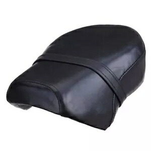 ブラック後部座席乗客ピリオンハーレースポーツスター 1200 883 XL883N XL1200L Black Rear Seat Passenger Pillion For Harley Sportster 1200 883 XL883N XL1200L 【並行輸入品】