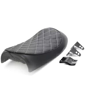 オートバイブラックシートダイヤモンドヴィンテージこぶサドルスズキ GS550 GT750 T500 Motorcycle Black Seat Diamond Vintage Hump SaddleFor Suzuki GS550 GT750 T500 【並行輸入品】