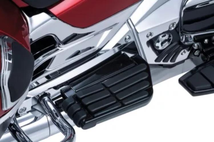 Kuryakyn ブラック トランス フロアボード (7061) Kuryakyn Black Transformer Floorboards (7061) 【並行輸入品】|カスタムパーツ WORLD倉庫