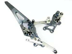パイロット リアセット スモークシルバー Ducabike ドゥカティ ハイパーモタード 821 2013 2015用 Pilot Rearset SMOKE-SILVER Ducabike For Ducati Hypermotard 821 2013 2015 【並行輸入品】｜カスタムパーツ WORLD倉庫