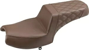 サドルメン ステップアップ ブラウンシート スムースフロント＆格子ステッチリア (I20-06-173BR) Saddlemen Step Up Brown Seat w/Smooth Front & Lattice Stitch Rear (I20-06-173BR) 【並行輸入品】