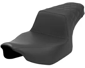Saddlemen ステップアップ ブラック シート - スムースフロント & 格子ステッチリア (823-07-173) Saddlemen Step-Up Black Seat - Smooth Front & Lattice Stitch Rear (823-07-173) 【並行輸入品】