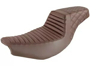Saddlemen ステップアップ ブラウン シート タックアンドロール フロント & 格子リア付き (I14-07-176BR) Saddlemen Step Up Brown Seat w/Tuck-n-Roll Front & Lattice Rear (I14-07-176BR) 【並行輸入品】