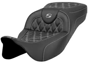 Saddlemen 拡張リーチ ロードソファ シート シルバー格子ステッチ付き (A808-07B-184SIL) Saddlemen Extended Reach Roadsofa Seat w/Silver Lattice Stitch (A808-07B-184SIL) 【並行輸入品】