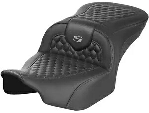 Saddlemen ロードソファ ブラック シート - ダークグレー ハニカム ステッチ (823-07-18902) Saddlemen Roadsofa Black Seat - Dark Gray Honeycomb Stitch (823-07-18902) 【並行輸入品】｜カスタムパーツ WORLD倉庫