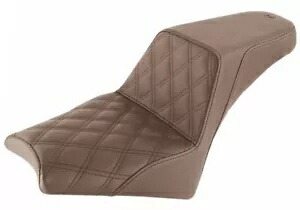 サドルメン ステップアップ ブラウンシート フロント格子ステッチ&スムースリア (I18-33-172BR) Saddlemen Step Up Brown Seat w/Lattice Stitch Front & Smooth Rear (I18-33-172BR) 【並行輸入品】