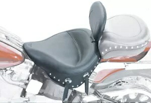 マスタング ワイド スタッズ ソロ シート 運転席バックレスト付き (79104) Mustang Wide Studded Solo Seat w/Driver Backrest (79104) 【並行輸入品】｜カスタムパーツ WORLD倉庫