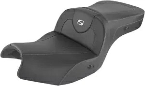 Saddlemen 加熱ロードソファ ブラック/カーボン オートバイ シート (I20-06-185HCT) Saddlemen Heated Roadsofa Black/Carbon Motorcycle Seat (I20-06-185HCT) 【並行輸入品】｜カスタムパーツ WORLD倉庫
