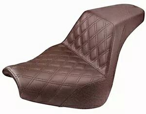 サドルメン ステップアップ ブラウン格子ステッチシート '18-22 ハーレー FXBR (818-31-172BR) Saddlemen Step-Up Brown Lattice Stitch Seat '18-22 Harley FXBR (818-31-172BR) 【並行輸入品】