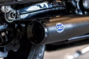 S&S ステンレスブラック 2-1 ダイヤモンドバック フルエキゾーストシステム (550-1027A) S&S Stainless Steel Black 2-1 Diamondback Full Exhaust System (550-1027A) 【並行輸入品】