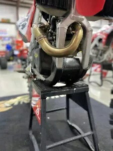 P3 カーボンファイバー エンデューロ スキッド プレート 305075 ホンダ CRF450R/RX/RWE 用 P3 Carbon Fiber Enduro Skid Plate 305075 for Honda CRF450R/RX/RWE 【並行輸入品】