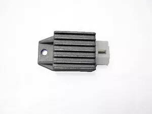 電圧レギュレータ/整流器 4 ピン 50cc GY6 4 ストロークスクーター原付は TAOTAO に適合 VOLTAGE REGULATOR / RECTIFIER 4 PIN 50cc GY6 4 STROKE SCOOTER MOPED FITS TAOTAO 【並行輸入品】