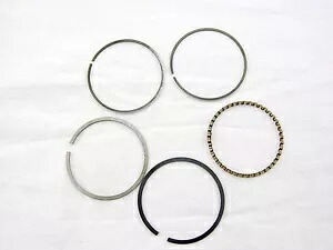 60cc QMB139 モーターを搭載した中国製スクーター用 60cc ピストン リング (44mm) 60cc PISTON RINGS (44mm) FOR CHINESE SCOOTERS WITH 60cc QMB139 MOTORS 【並行輸入品】