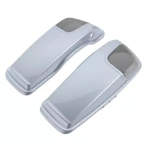 ブリリアントシルバー 5x7 インチ サドルバッグ スピーカー蓋 オーディオカバー 2014+ ハーレーに適合 Brilliant Silver 5x7 inch Saddlebag Speaker Lids Audio Cover Fits 2014+ Harley 【並行輸入品】