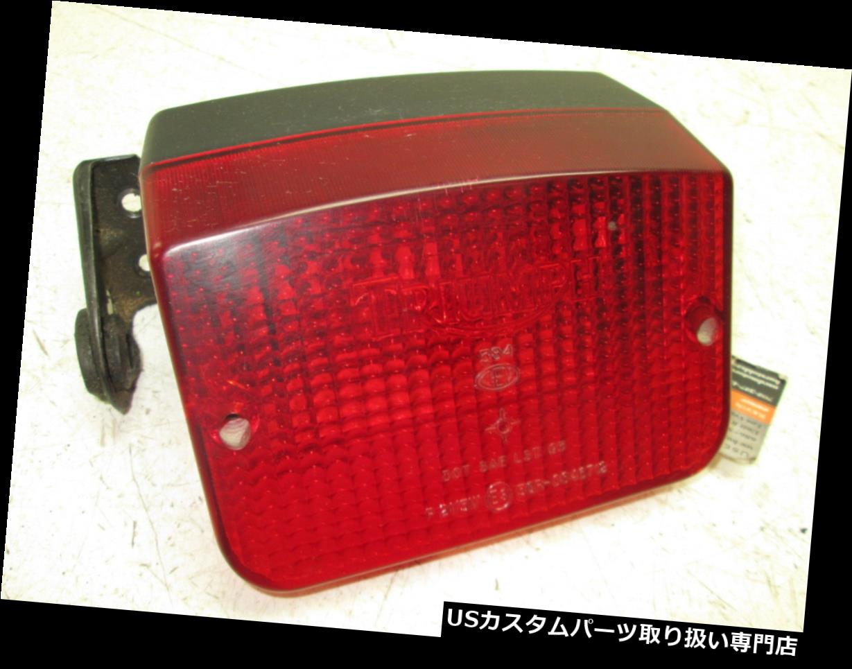 USテールライト Triumph 1995 900 TROPHY 3 11/26テールライトブレーキライト付マウンティングブラケット付き Triumph 1995 900 TROPHY 3 11/26 TAIL LIGHT BRAKE LIGHT w/ MOUNTING BRACKET 【並行輸入品】