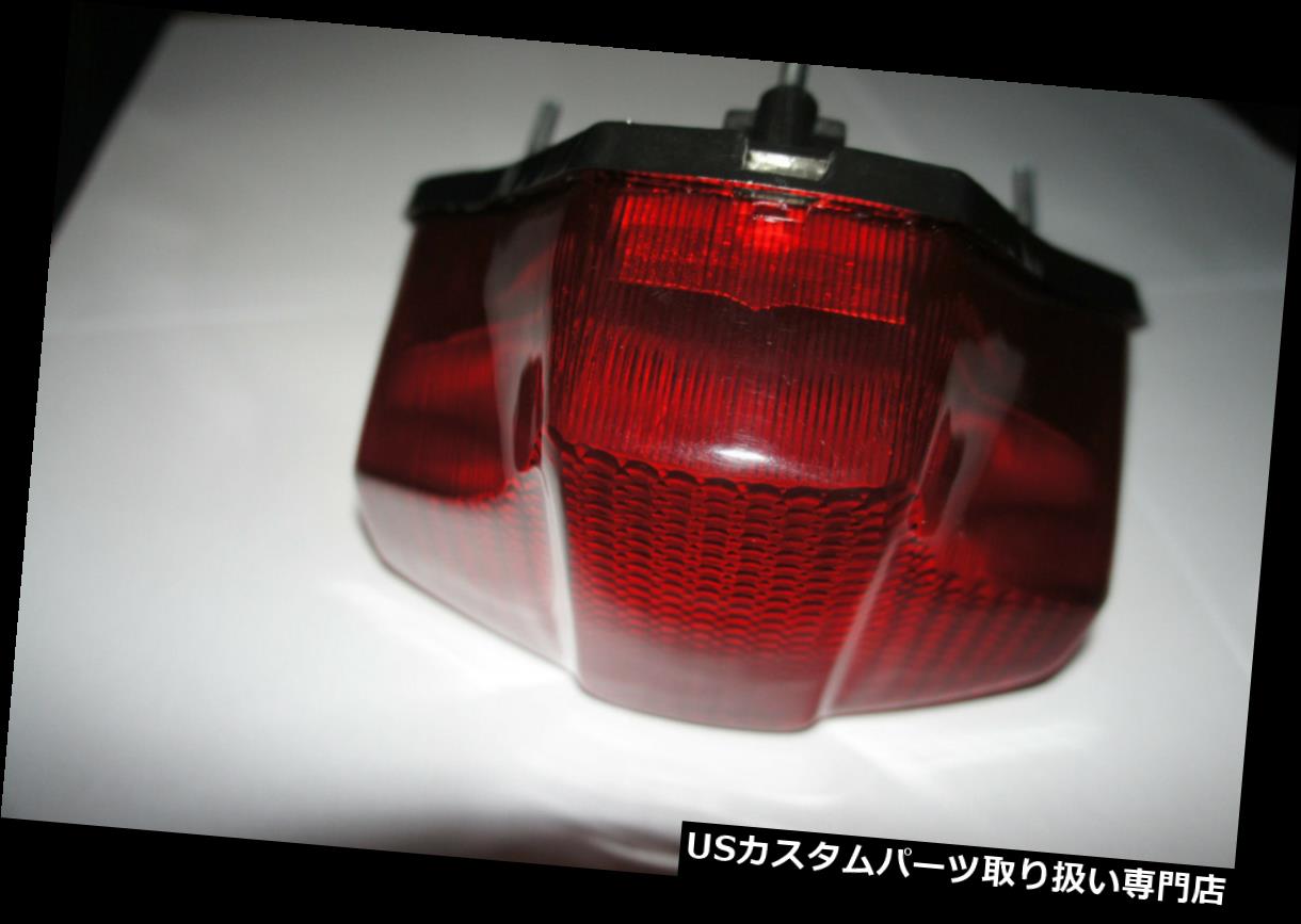 USテールライト LC2のためのヤマハRD350 YPVSの新しい完全なテールライトの後部ライト1983-1985 YAMAHA RD350 YPVS NEW COMPLETE TAILLIGHT REAR LIGHT FOR LC2 1983-1985 【並行輸入品】