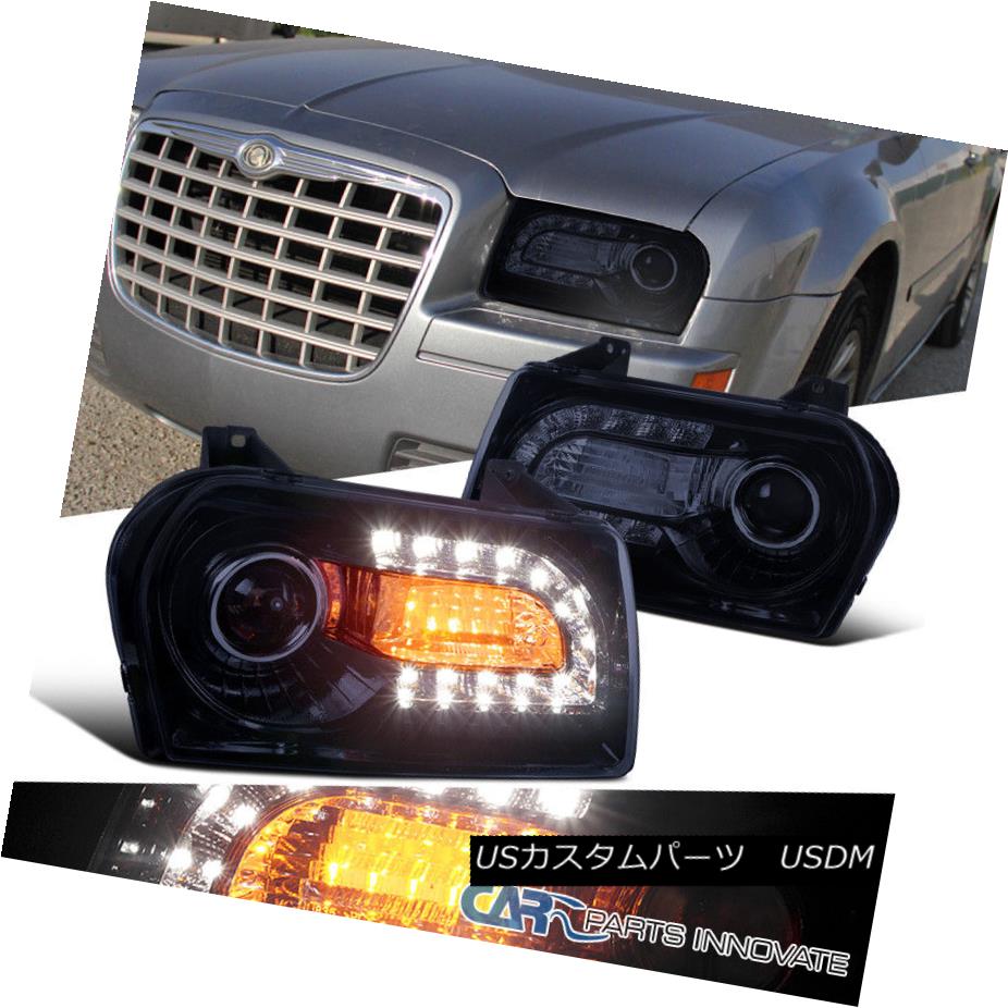 ヘッドライト New!! Glossy Black 05-10 300 Smoke Projector Headlights w/ LED DRL+Signal Lamps 新しい！！ Glossy Black 05-10 300 LED DRL +信号ランプ付きプロジェクターヘッドライト 【並行輸入品】