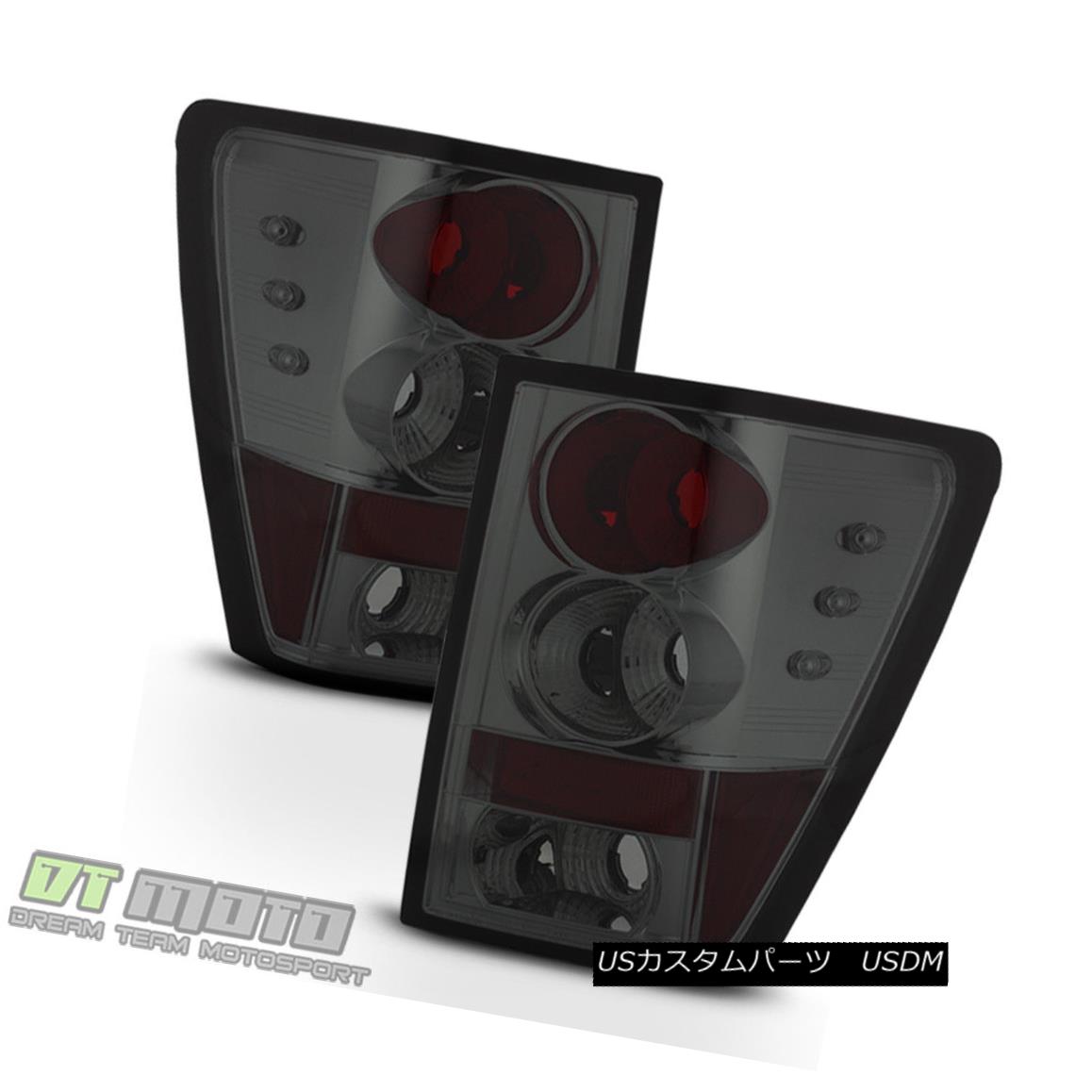 テールライト Smoked 2005-2006 Jeep Grand Cherokee Altezza Tail Lights Brake Lamps Left+Right スモーク2005-2006ジープグランドチェロキーAltezzaテールライトブレーキランプ左+右 【並行輸入品】
