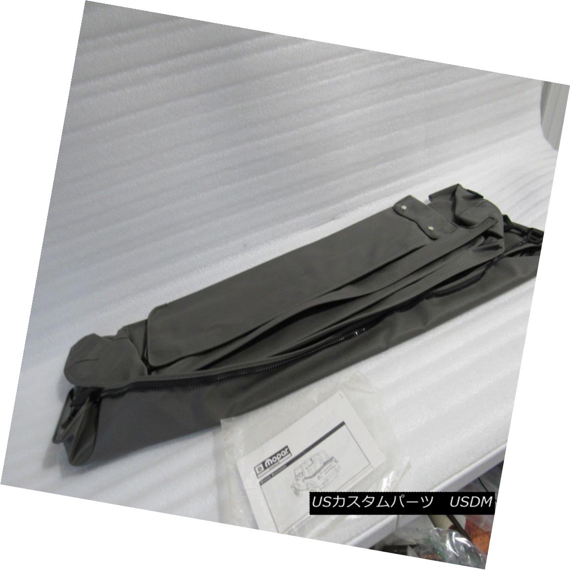 幌・ソフトトップ NEW OEM 1997-2006 JEEP WRANGER KHAKI SOFT TOP BOOT 82207730 NEW OEM 1997-2006 JEEP WRANGLER KHAKIソフトトップブーツ82207730 【並行輸入品】