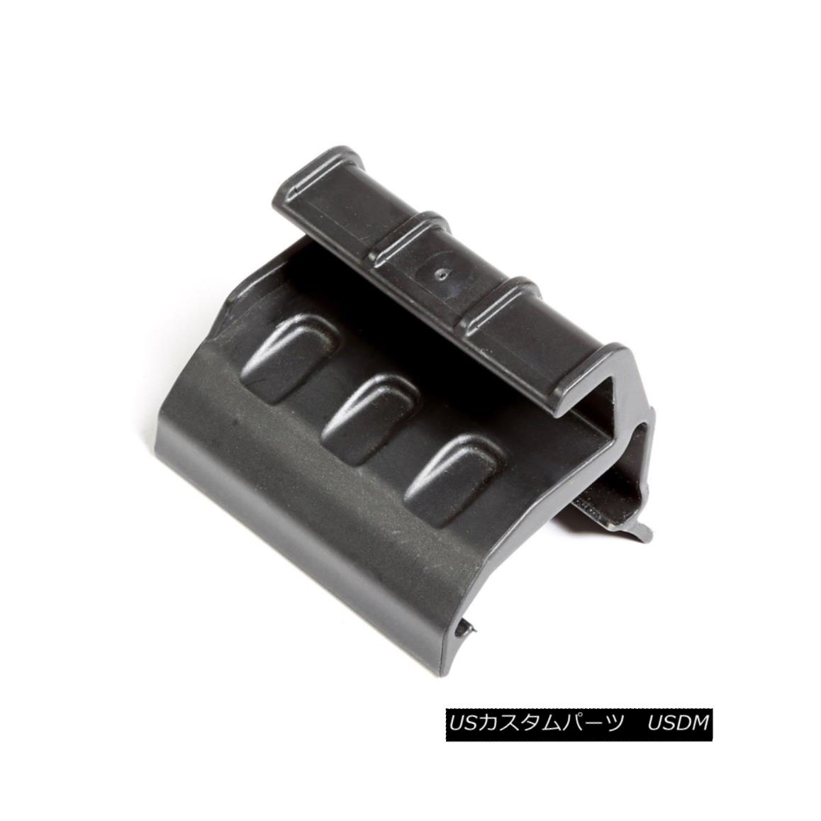 幌・ソフトトップ Omix-Ada 55395761AE Soft Top Retainer Bracket Fits 07-18 Wrangler (JK) Omix-Ada 55395761AEソフトトップリテーナブラケットが07-18ラングラー（JK）に適合 【並行輸入品】
