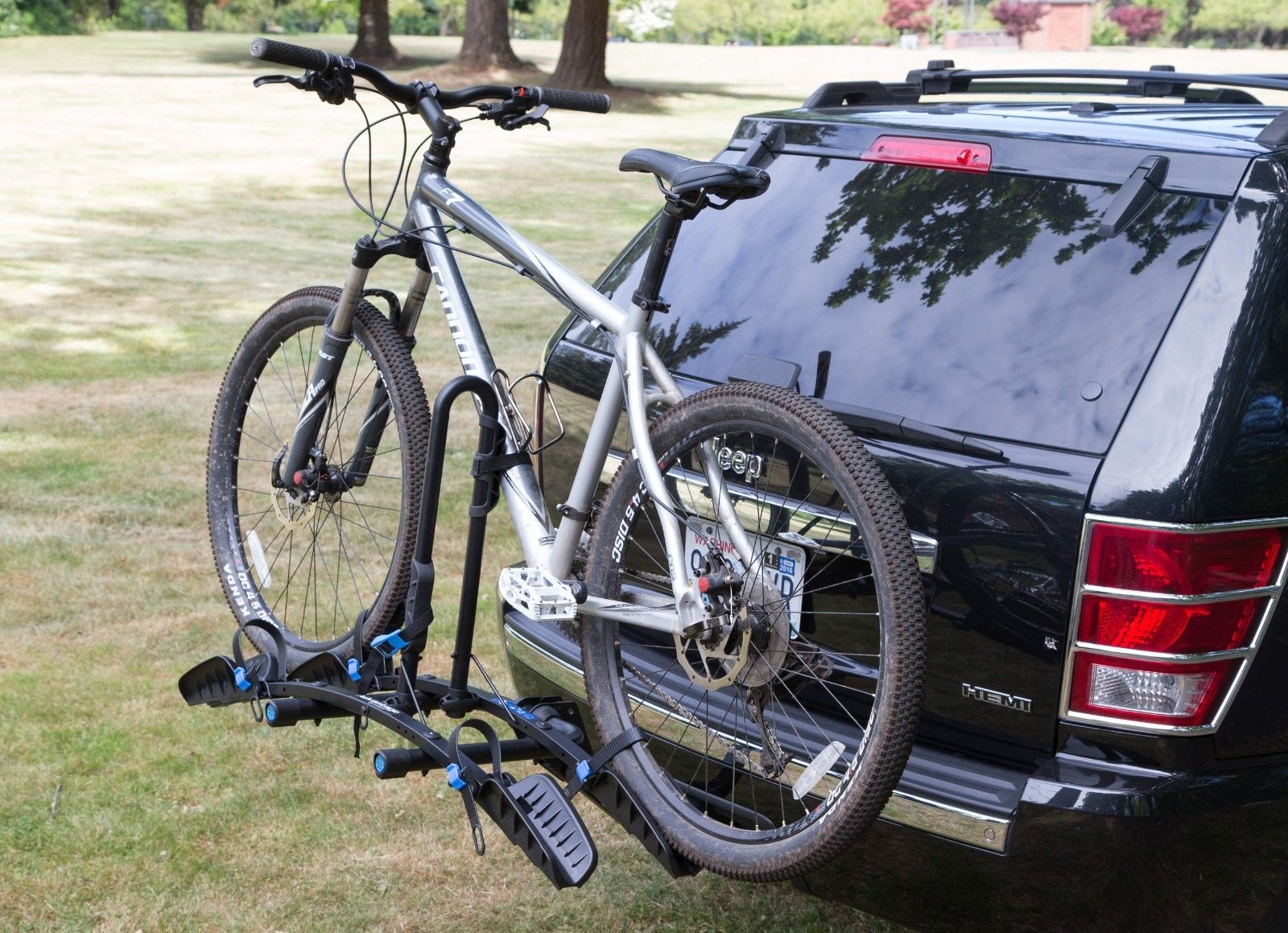 未使用品 USサイクルキャリア Yakima SingleSpeed Car Rack for 1 Bike fits 1.25 or 2 Hitch Receiver 1台のバイク用ヤキマシングルスピードカーラック1.25または2ヒッチレシーバー acornproperties.co.uk