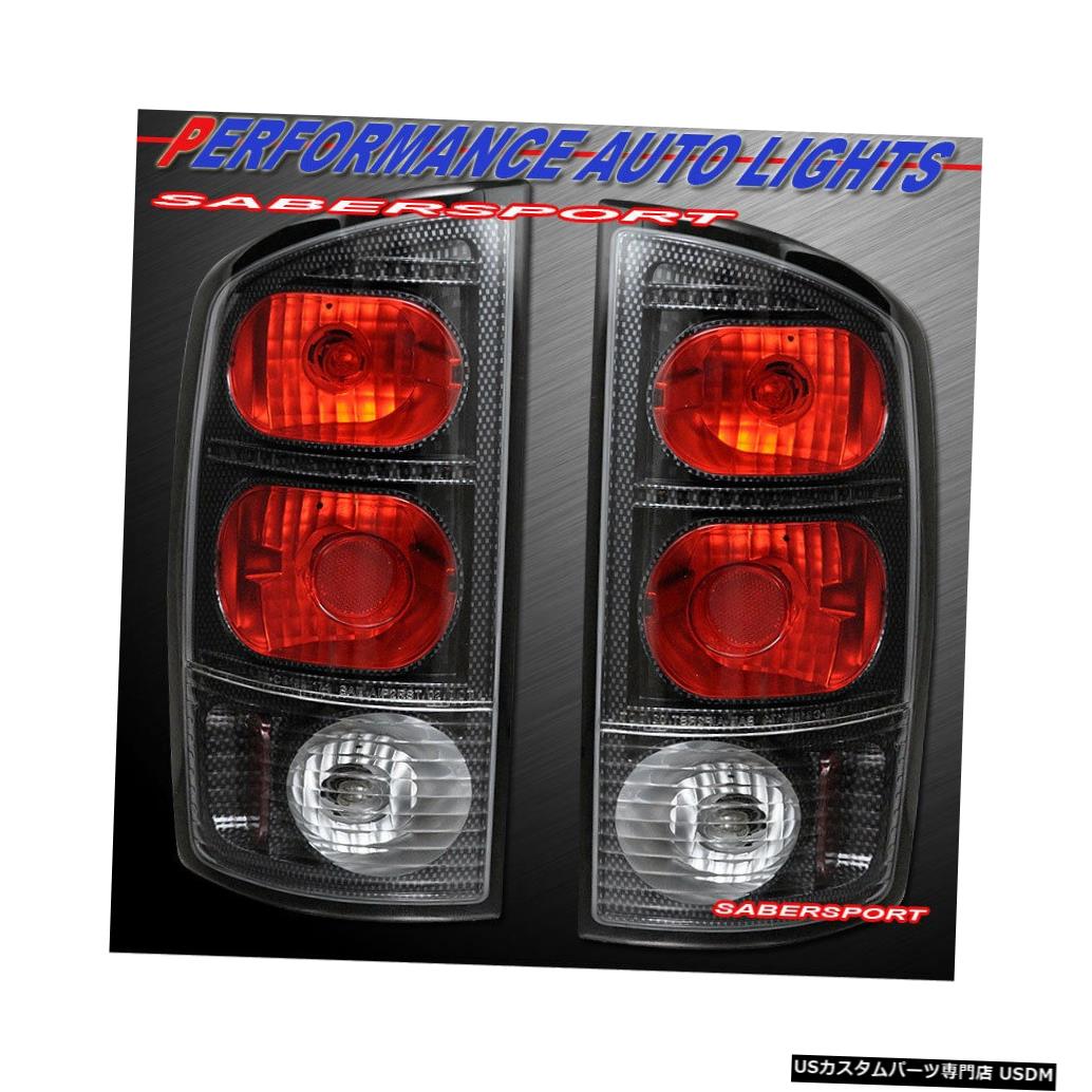 Tail light 2002-2005 Ram 1500 / 03-06 2500 3500のペアカーボンルックテールライトセット Set of Pair Carbon Look Taillights for 2002-2005 Ram 1500 / 03-06 2500 3500 【並行輸入品】