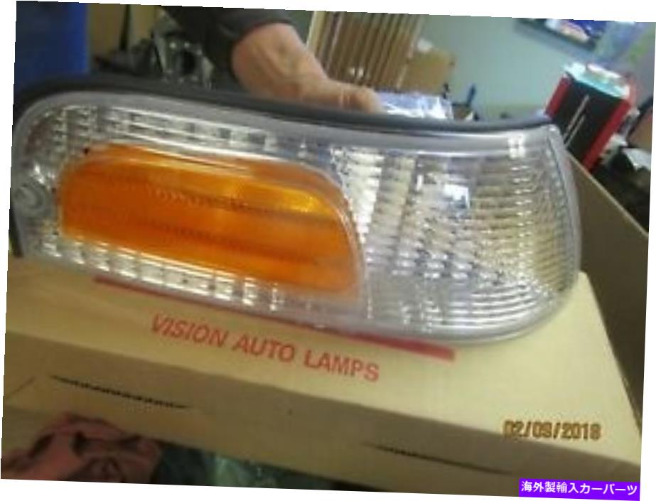 Side Marker CROWN VICTORIA 98-11 CORNER LAMP RH、レンズとハウジング、サイドマーカーランプ CROWN VICTORIA 98-11 CORNER LAMP RH, Lens and Housing, Side Marker Lamp 【並行輸入品】｜カスタムパーツ WORLD倉庫