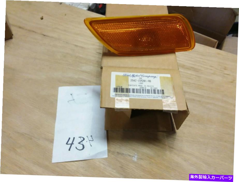 Side Marker NOSフロントサイドマーカーコーナーターン駐車場ライト右旅客00-05フォードフォーカス NOS Front Side Marker Corner Turn Parking Light Right Passenger 00-05 Ford FOCUS 【並行輸入品】