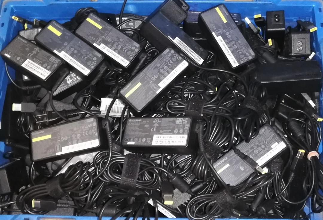 【中古】LENOVO AC ADAPTER 20V~3.25A 型番それぞれ 角型コネクタ約4.5mmx11mm　50個セット