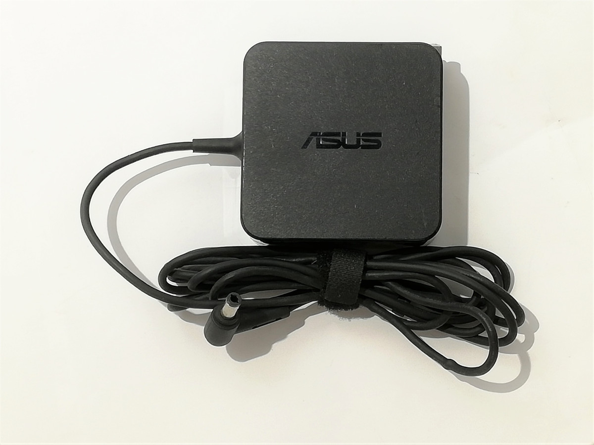 お手軽価格で贈りやすい 純正品 ASUS AC ADAPTER 19V~3.42A ADP-