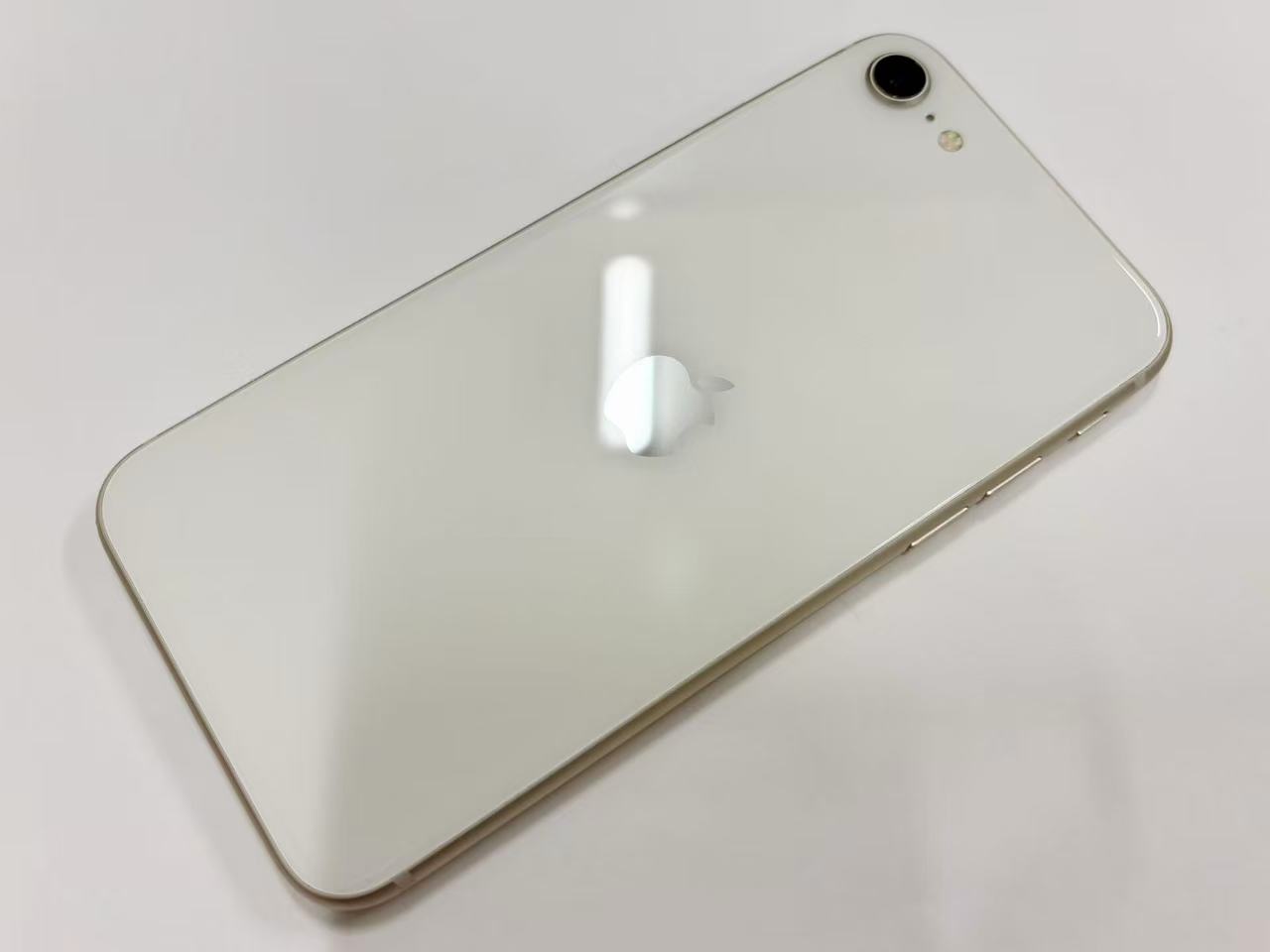 【中古A位置づける】SIM無償性iPhone SE3 128GB はやりっ児点火装置 白ROM