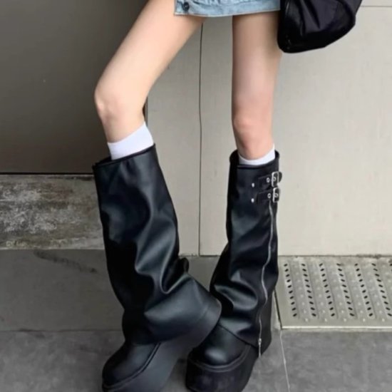 ブーツ レディース 靴 シューズ ロング丈 厚底 ラウンドトゥ ワイドシルエット クール かっこいい ボリューム ジッパー ベルトデザイン カジュアル お出かけ おしゃれ 女性 ファッション 秋冬