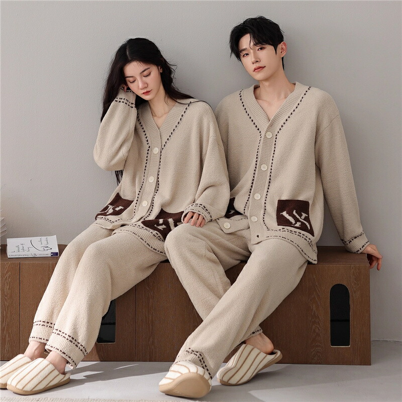 ペアパジャマ もこもこ 冬 男女2着 セット 厚手 Vネック 防寒 前開き カップル パジャマ シンプル 高級感 韓国風 おしゃれ ペア ルームウェア 長袖 レディース 夫婦 メンズ 上下セット 秋 結婚祝い プレゼント お祝い お揃い ギフト 記念日 部屋着
