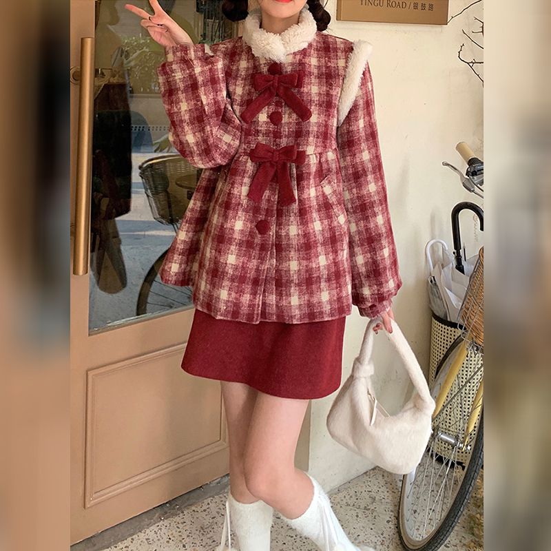 透かし彫り背広のスコート成人女性クリスマス新年の軍服真っ赤小っちゃい模範例のラシャ毛はスコート服を2着着持っている