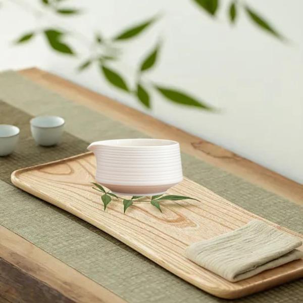 茶愛しがる家の悧巧の沸き起こる材の肥やし抹茶ラテ真っ白い瀬戸ものの抹茶どんぶり鉢