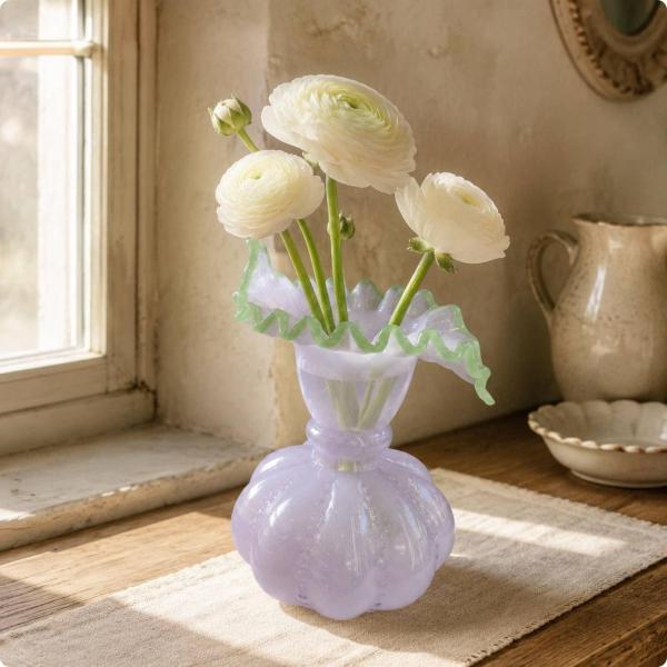 手作りのガラス製花瓶、植物モチーフのウォーターボトル、テーブルトップやリビングルーム用のフリル付き縁の手作りガラス花瓶、紫と緑の縁｜正申R