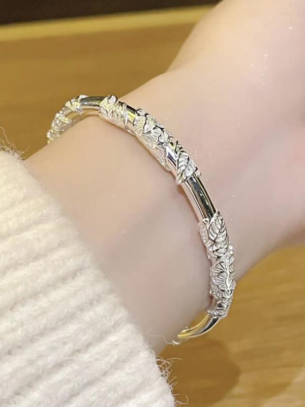 ブレスレット 女性用 純銀 花モチーフ シルバー アクセサリー 高級感 軽量 ニッチデザイン 普段使い 個性的 ジュエリー 手首用 華やか 細身 ギフト向き