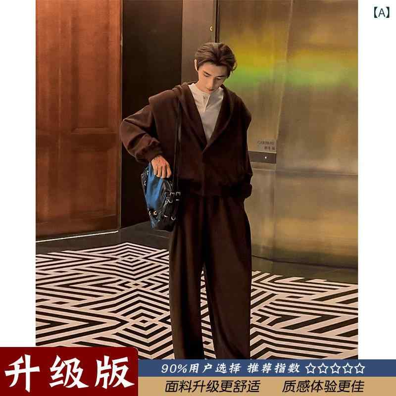 メンズ スウェット上下 セット 韓国の 男性 モデルは、 高級 フード 付き スウェットシャツ スーツ、 トレンディな ブランドの 春と 秋、 高級な ハンサムな 紳士 服の マッチング セットを 着ています