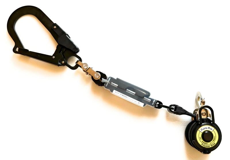 [ポリマーギヤ] Polymer Gear 新規格 胴ベルト型安全帯用 リールタイ 巻取り式ランヤード ブラックフック 墜落制止用器具の規格適合品 DRFNC-51S｜SEIYUショップ