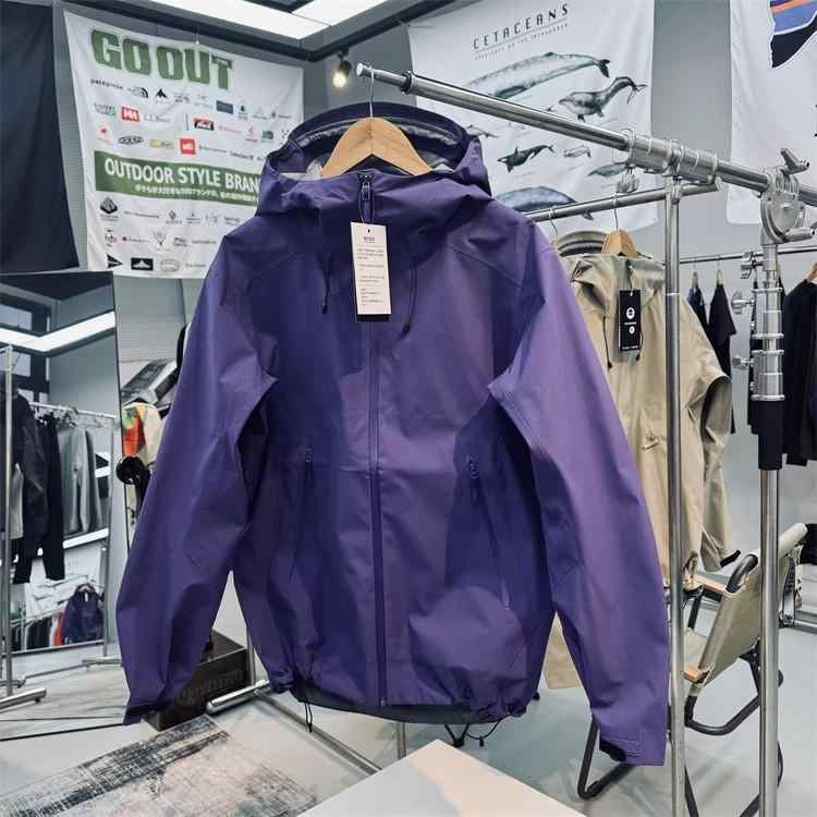 登山ジャケット 男女兼用 ハードシェル アウトドア 防風 防水 脇下ジッパー シームシーリング 軽量 伸縮性 吸湿速乾 通勤用 普段使い ハイキング用 ナイロン素材 ビッグシルエット ブラック カラー