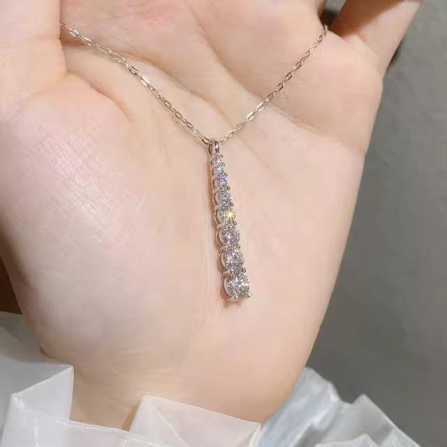 レディース ネックレス モアサナイト 925 シルバー ペンダント 鎖骨 ライン バークラフ シンプル デザイン 輝き ジュエリー 日常使い アクセサリー