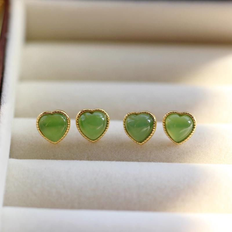 ピアス 女性用 天然翡翠 ハート型 925シルバー 緑 イヤリング アクセサリー ファッション 日常使い 天然石 輝き かわいい 形状