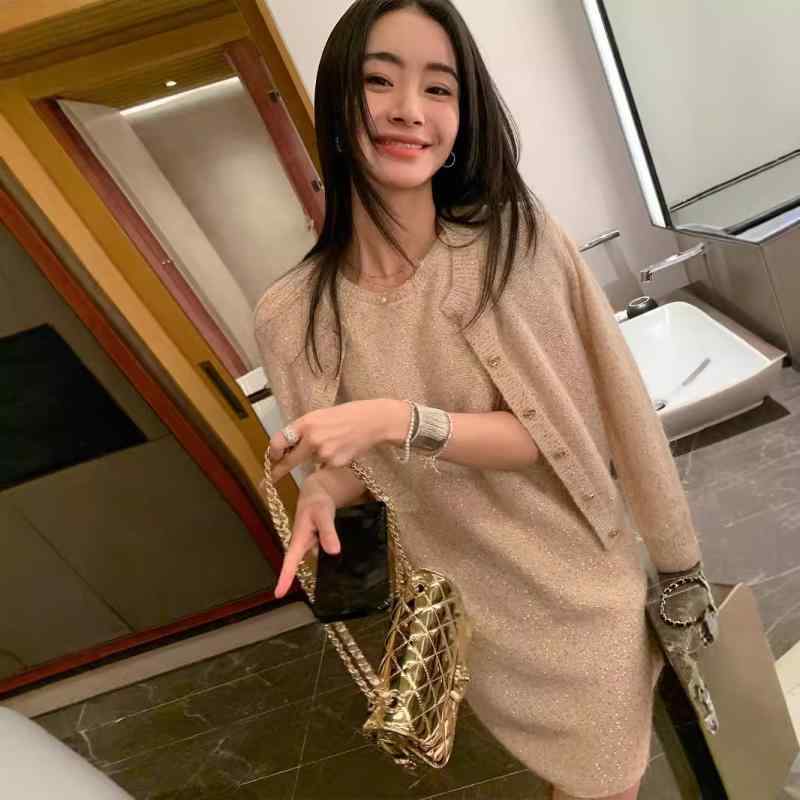 レディース 秋冬 ニット スカート セット 銀箔 レース パール ビーズ 装飾 伸縮性 軽量 女性用 トップス 組み合わせ 普段使い 柔らかい 素材 膝丈 ｜SEIYUショップ