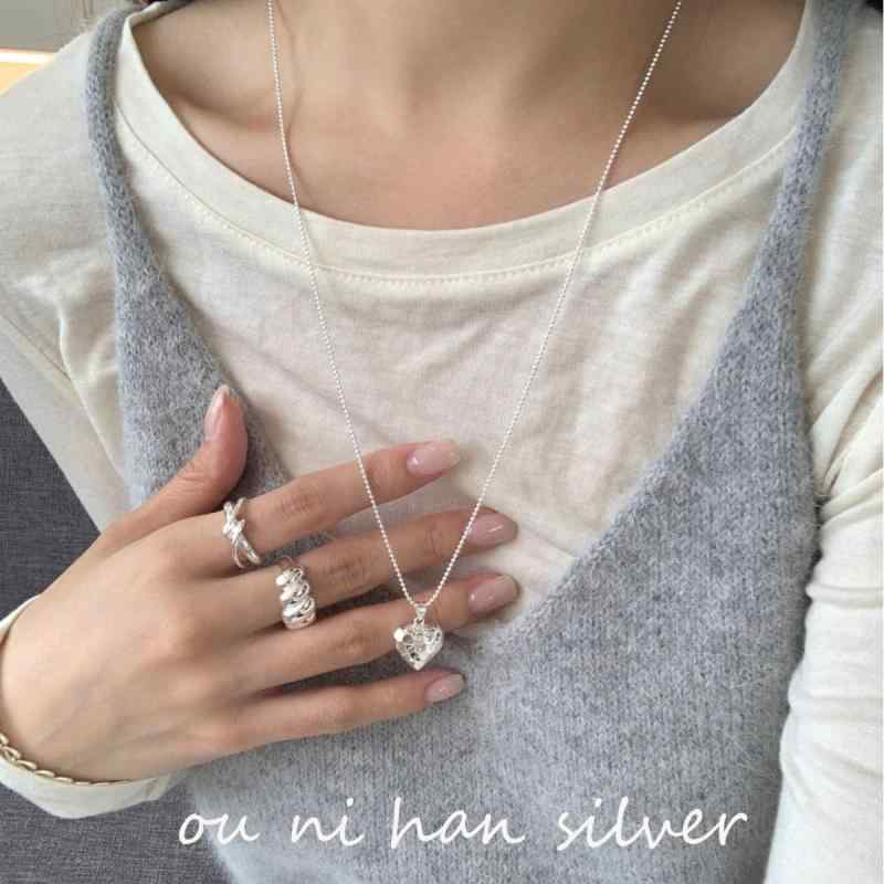 ネックレス シルバー 925 ハート モチーフ ペンダント チェーン 高級感 テクスチャ デザイン ニット レイヤード アクセサリー 普段使い 細身 繊細